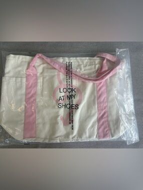 DSW Pink & White Canvas Tote with handles pockets. 21x19. Look so my shoes.